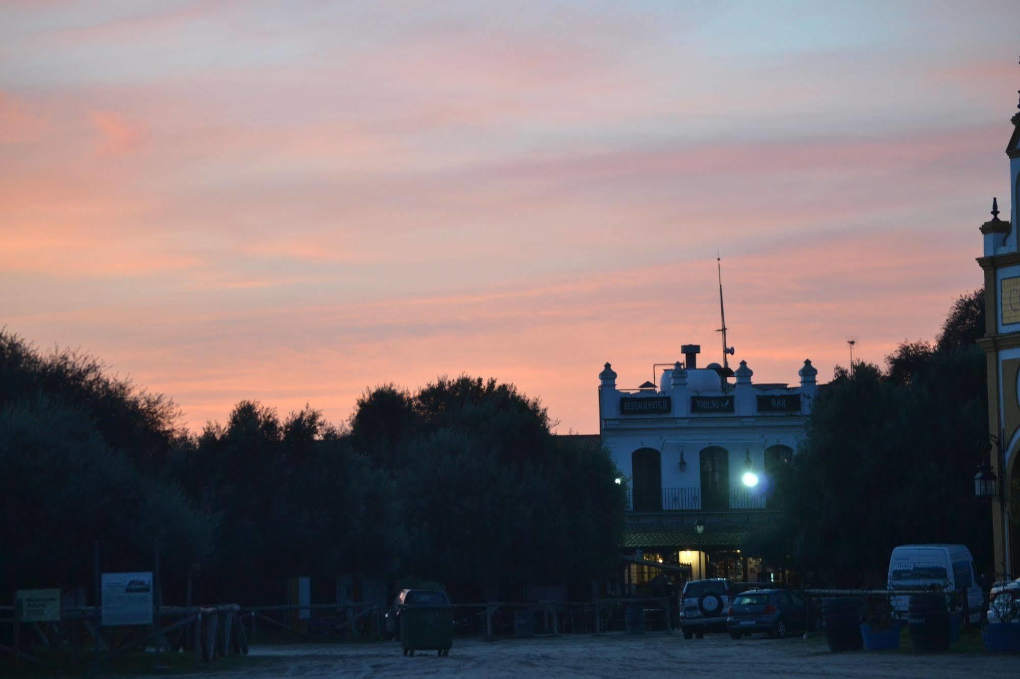 Hotel Toruno Del Rocio El Rocío Екстериор снимка